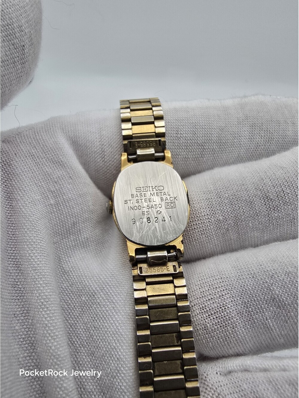 Seiko Quartz Ladies Oval White Dial Two Tone Bracelet Dress Watch 1N00-0A68 - Picture 9 of 13